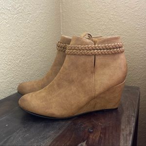 Brand New Wedge Ankle Boots🤎
